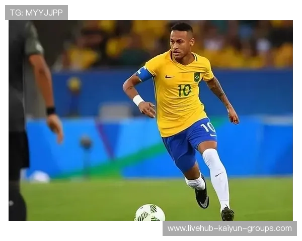 内马尔分球到肋部后形成快速推进，巴西多点开花的战术解码